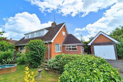 4 bed property, in Westcroft, £320,000