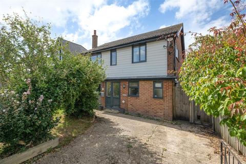 5 bed property, in Florence Avenue, £550,000