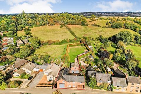5 bed property, in Upper Brailes, £800,000