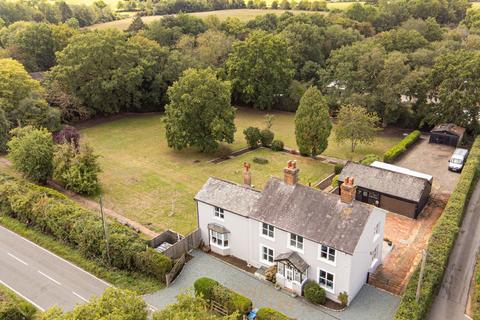 5 bed property, in Tandridge Lane, £1,395,000