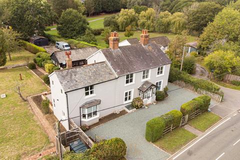 5 bed property, in Tandridge Lane, £1,350,000