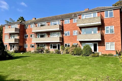 2 bed property, in Portarlington Road, £275,000