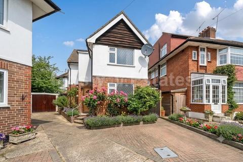 2 bed property, in Abercorn Close, £575,000