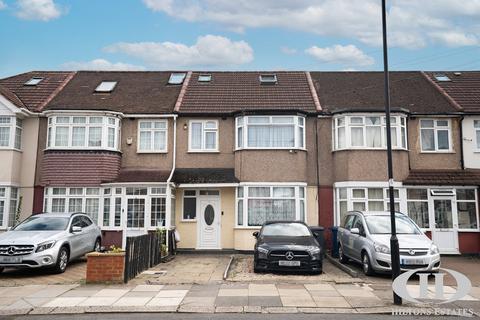 4 bed property, in Greenland Crescent, £619,950