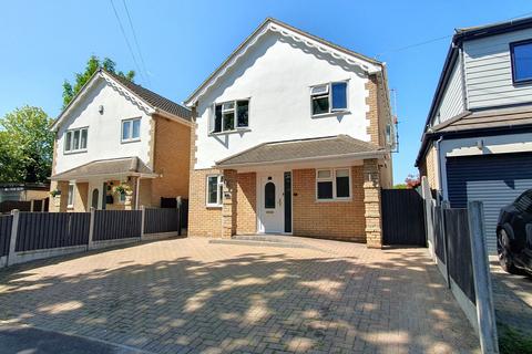 4 bed property, in The Chase, £575,000