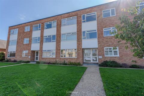 1 bed property, in Leigh Road, £159,950