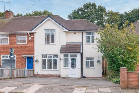 5 bed property, in Effingham Road, £330,000