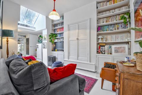 1 bed property, in Hertslet Road, £399,950