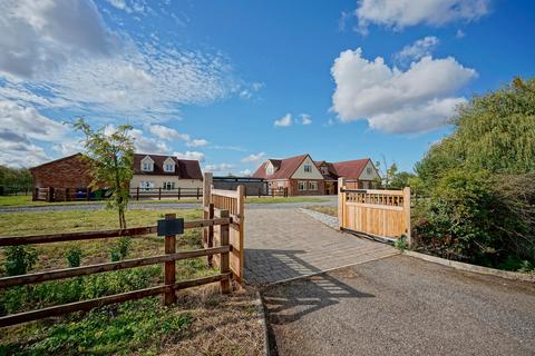 6 bed property, in High Street, £1,750,000