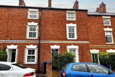 5 bed property, in Park Road, £395,000