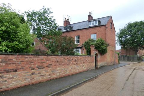 Studio, in Collingham, £295,000