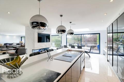 5 bed property, in Hanyards Lane, £2,000,000