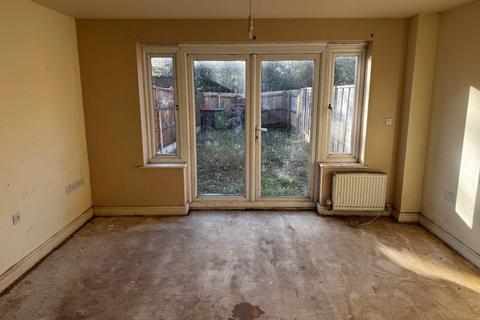 3 bed property, in Peacock Grove, £189,000