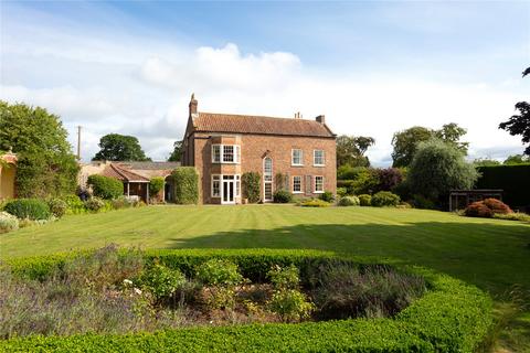 6 bed property, in Old Malton, £710,000