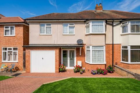 3 bed property, in Clent Avenue, £270,000