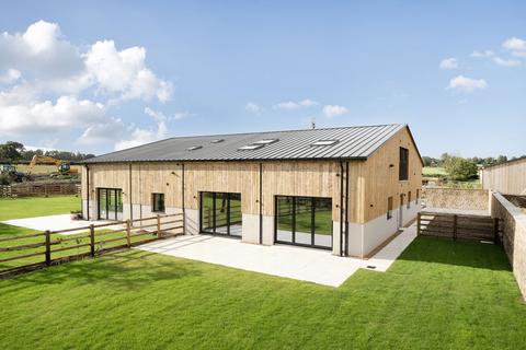 4 bed property, in Fountains Farm, £950,000