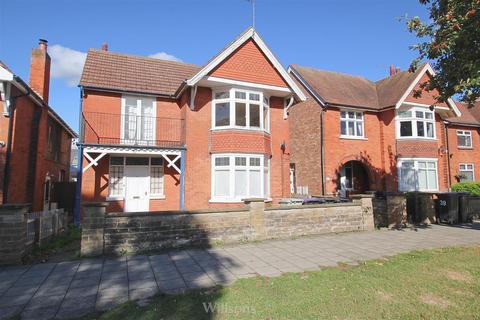 4 bed property, in Ida Road, £240,000