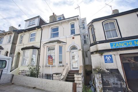 1 bed property, in Dover Road, £90,000