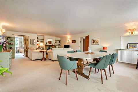 5 bed property, in Long Grove, £950,000