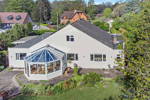 5 bed property, in Long Grove, £950,000