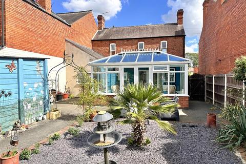 3 bed property, in London Road, £210,000