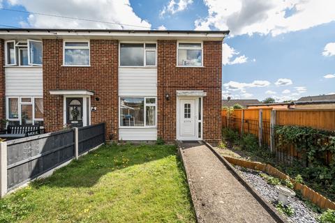 3 bed property, in Lavender Court, £240,000