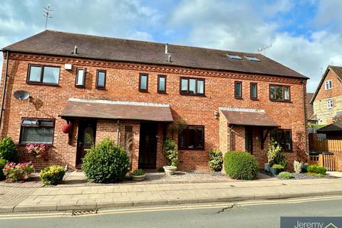 3 bed property, in High Street, £235,000
