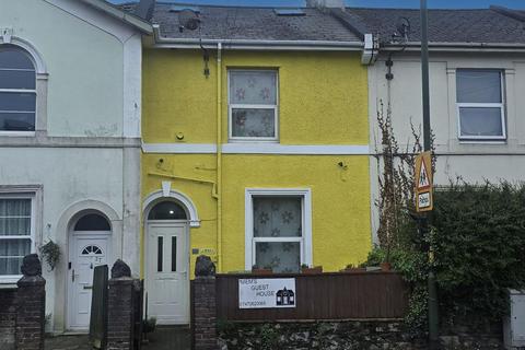 5 bed property, in Ellacombe Church Road, £310,000