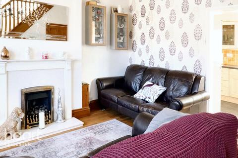 2 bed property, in Ardath Road, £290,000