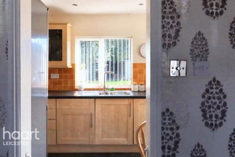 2 bed property, in Ardath Road, £275,000