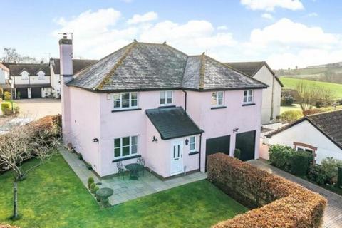 4 bed property, in Sheirs Orchard, £625,000