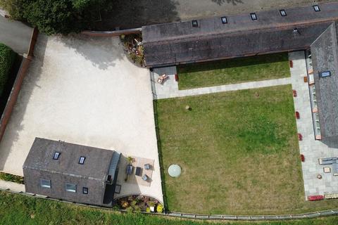 5 bed property, in Callingwood, £850,000