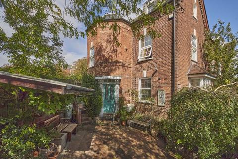 3 bed property, in Howell Road, £475,000