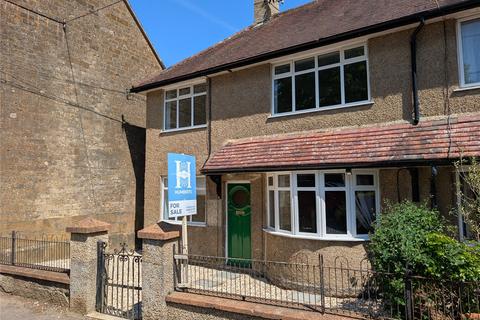 2 bed property, in Church Path, £185,000