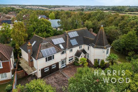 9 bed property, in Broadoaks Crescent, £1,000,000