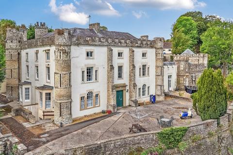 2 bed property, in Willsbridge House, £110,000