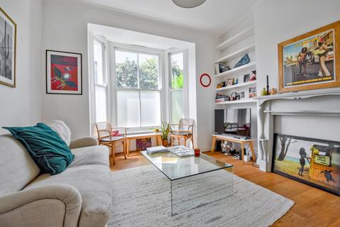 2 bed property, in Highgate Road, £685,000