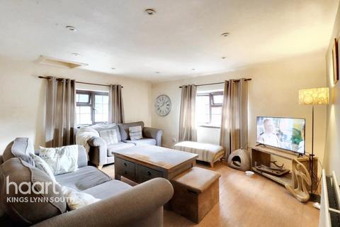 2 bed property, in Smithy Road, £160,000