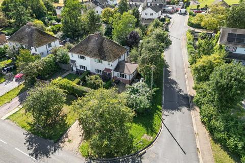 2 bed property, in Grafham Road, £325,000