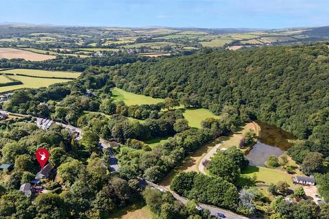 2 bed property, in Dunmere, £395,000