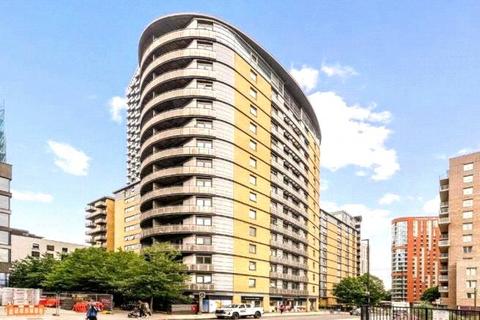 1 bed property, in Victoria Road, £225,000