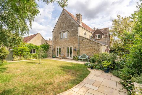 4 bed property, in Park Street, £895,000