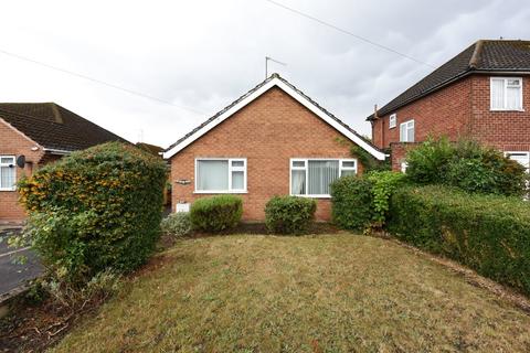 2 bed property, in Moss Grove, £250,000