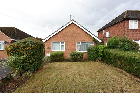 2 bed property, in Moss Grove, £225,000