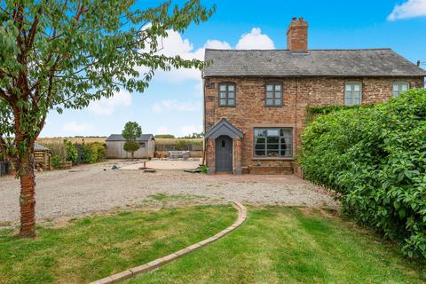 3 bed property, in Bridstow, £390,000