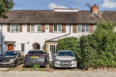 3 bed property, in Highfield Road, £850,000