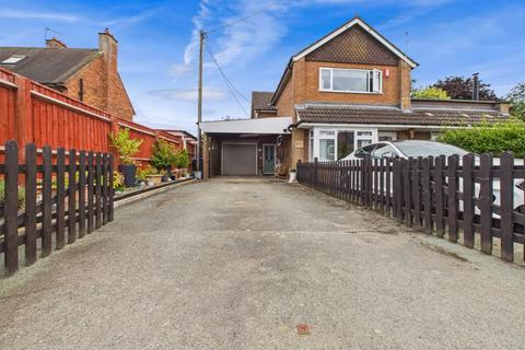 2 bed property, in Newport TF10, £145,000