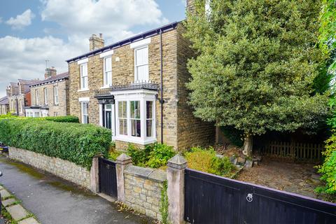 4 bed property, in Rupert Road, £725,000