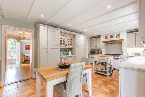 4 bed property, in Brooke, £775,000