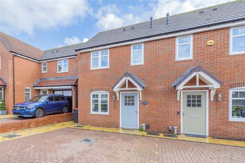 2 bed property, in Aldgate Close, £205,000